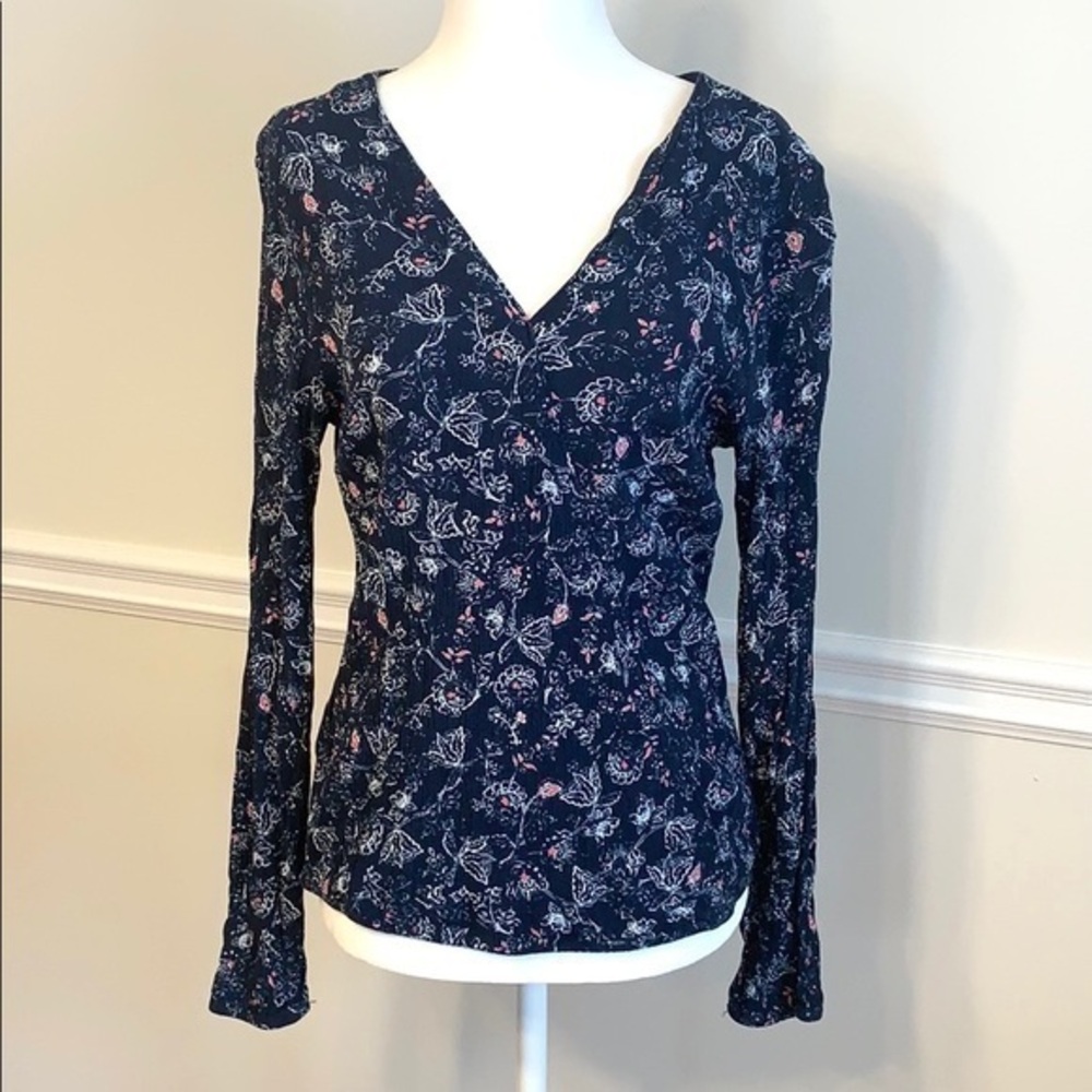 EDDIE BAUER Long Sleeve V-Neck Navy Floral Top M